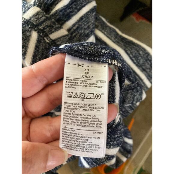 Gap Women's Dress Softspun Stripe Flounce T-Shirt Size XS Navy Blue - Picture 9 of 9